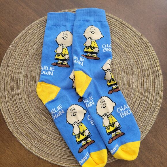 NEW Peanuts Charlie Brown Blue Yellow Ankle Socks Unisex - Picture 1 of 6